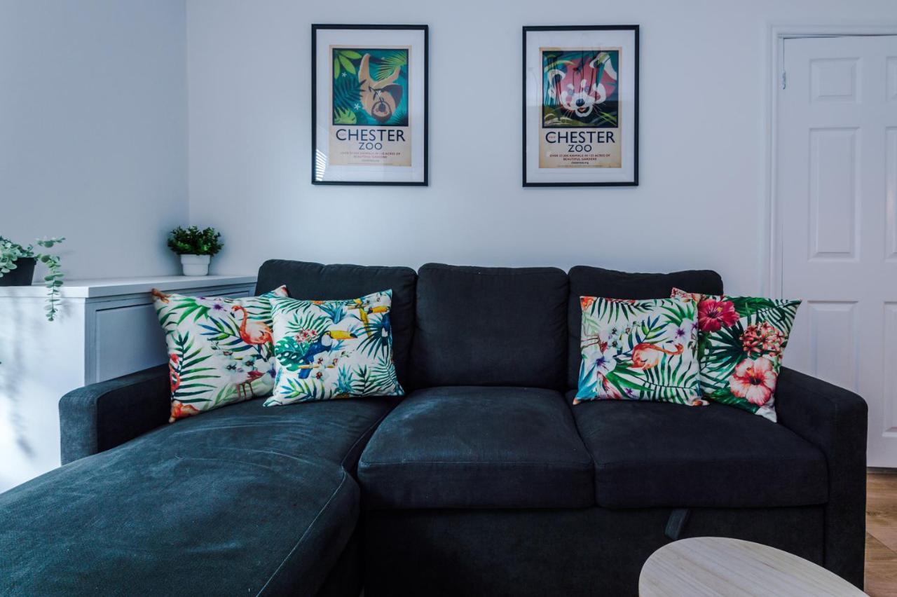 New! Stylish 2-Bed Home, In Chester By 53 Degrees Property, Ideal For Long Stays, Great Location - Sleeps 6 Extérieur photo