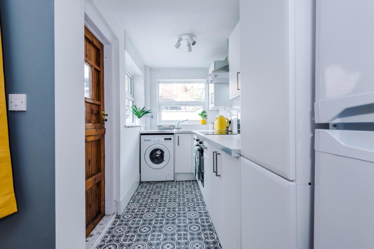 New! Stylish 2-Bed Home, In Chester By 53 Degrees Property, Ideal For Long Stays, Great Location - Sleeps 6 Extérieur photo