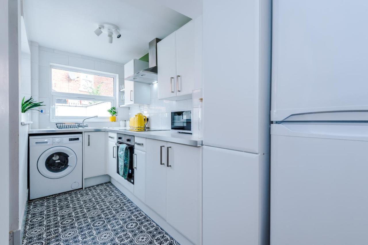 New! Stylish 2-Bed Home, In Chester By 53 Degrees Property, Ideal For Long Stays, Great Location - Sleeps 6 Extérieur photo