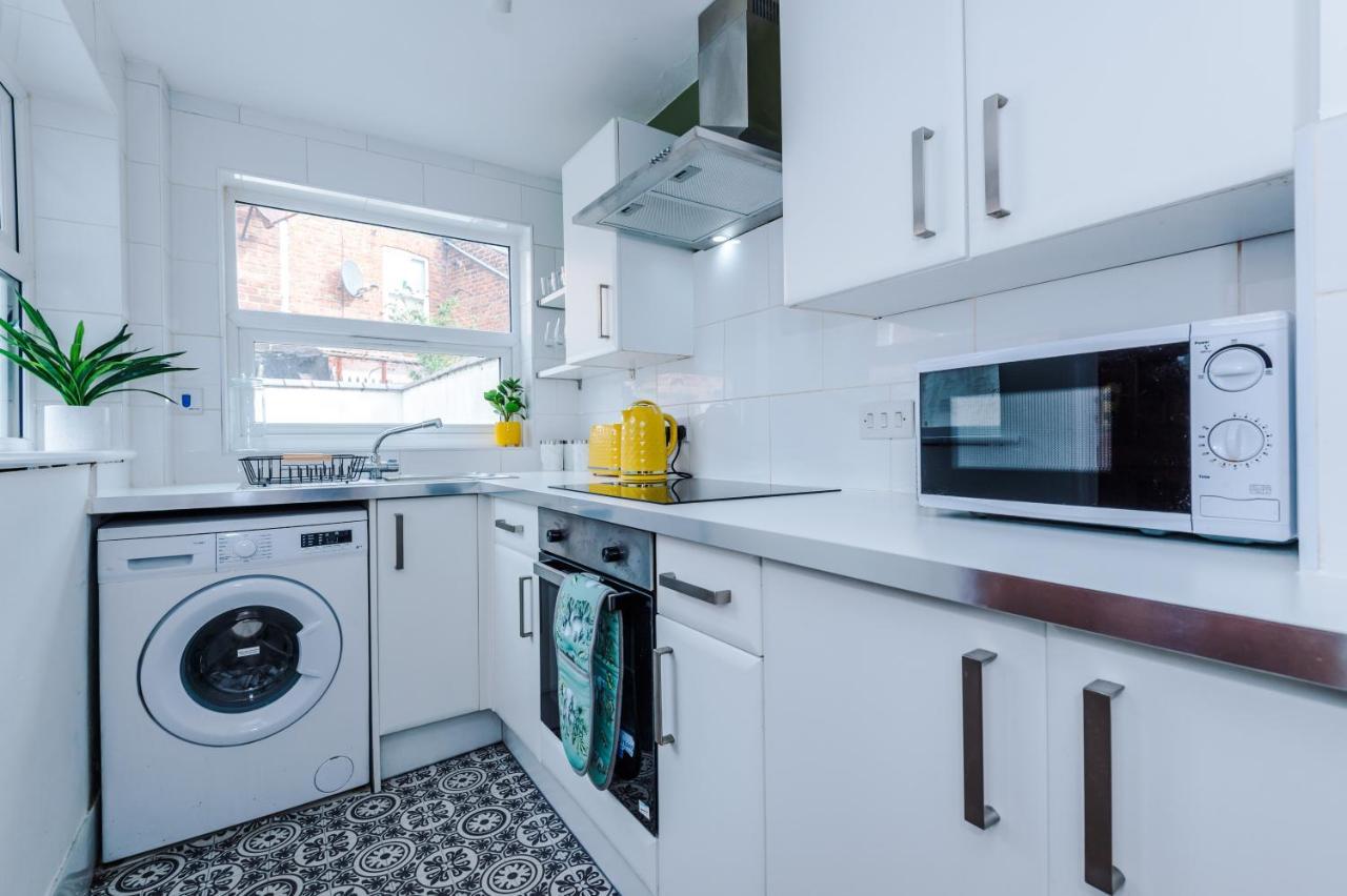 New! Stylish 2-Bed Home, In Chester By 53 Degrees Property, Ideal For Long Stays, Great Location - Sleeps 6 Extérieur photo